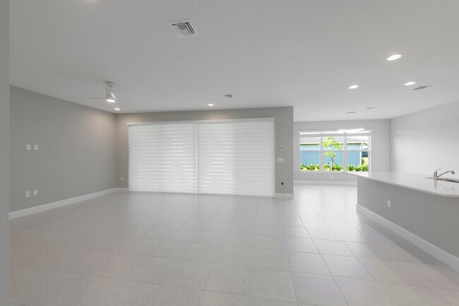 Building Photo - 13312 SW River Rock Rd