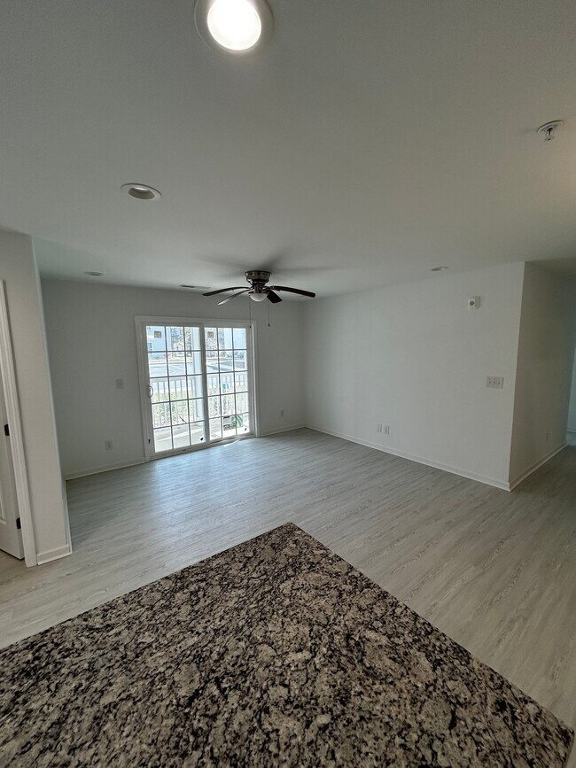 Foto del edificio - 171 Charter Dr