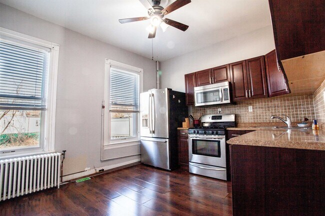 Foto del edificio - 18 Howard Pl