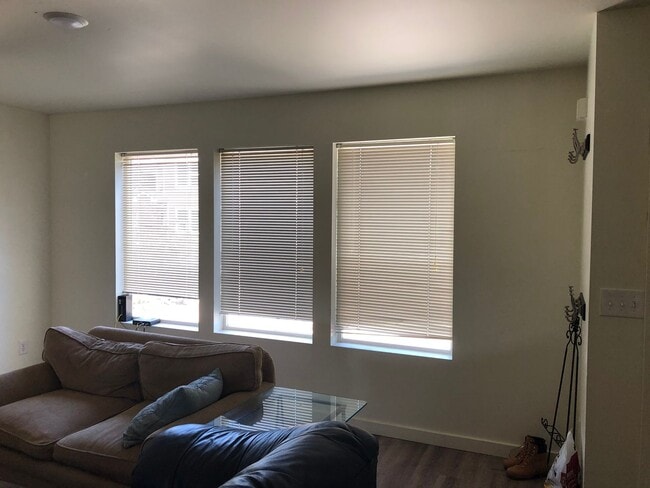 Foto del edificio - 4 Bedroom Townhome in Hawks Ridge