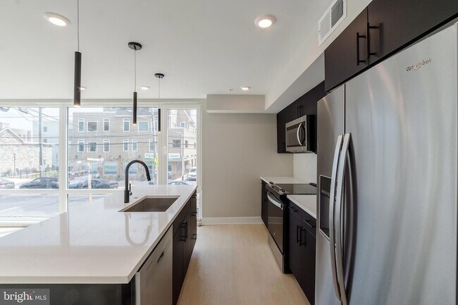 Foto del edificio - 6604 Ridge Ave