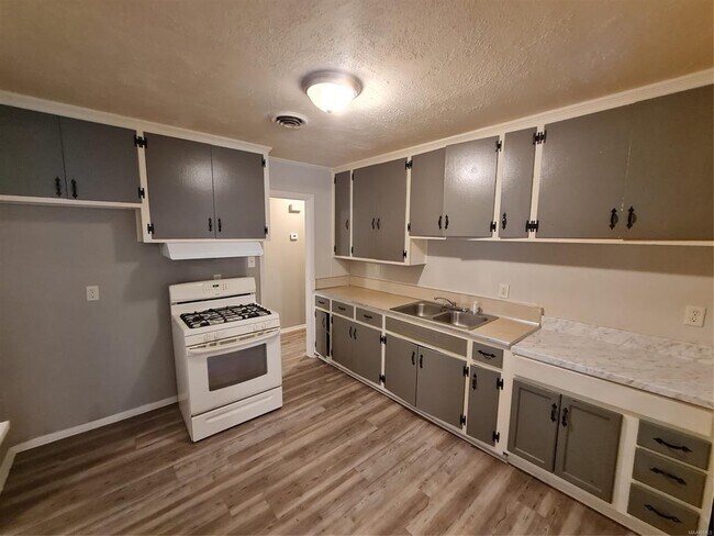 Foto del edificio - 1128 Karen Rd