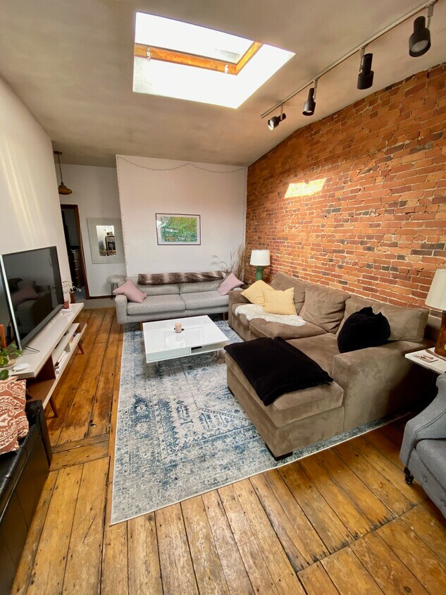 Primary Photo - 660 Tremont St