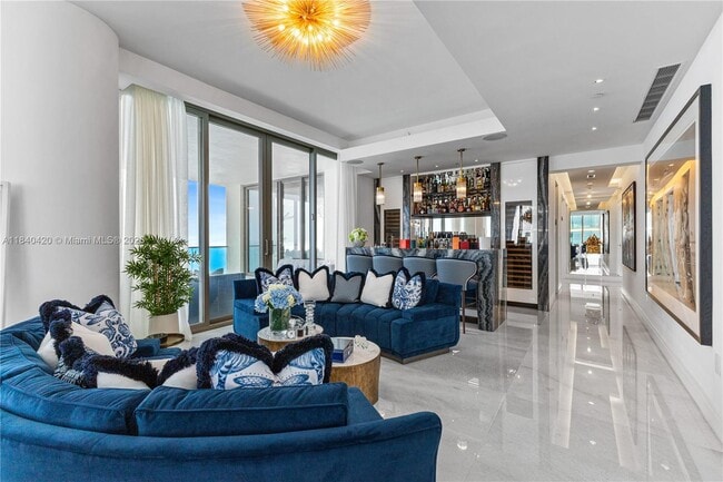 Building Photo - 17901 Collins Ave