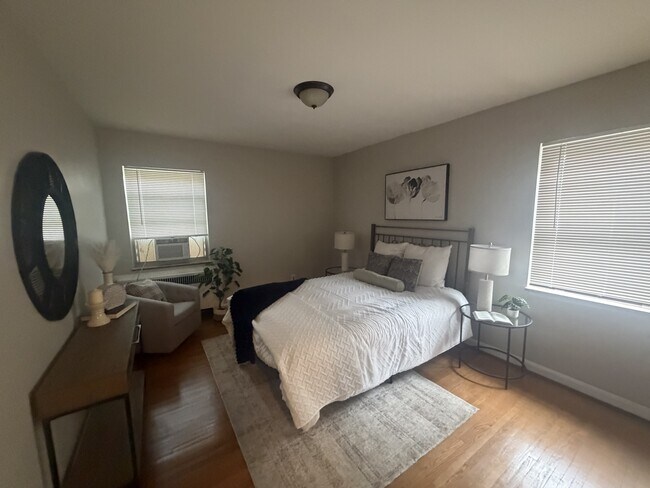Foto del edificio - 318 E Mitchell Ave