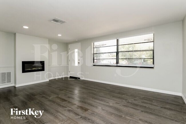 Foto del edificio - 7424 Neva Ln