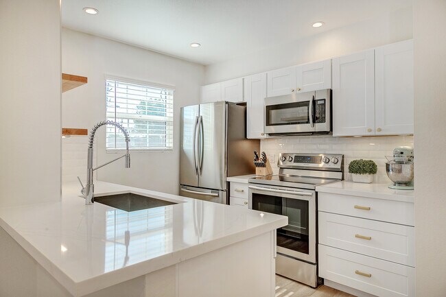 Building Photo - 2301 E University Dr