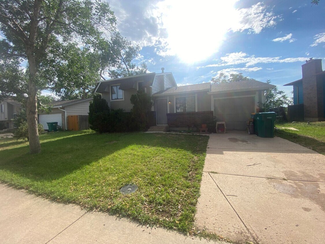 3 br, 1.5 bath House 1753 S Lewiston St House Rental in Aurora, CO