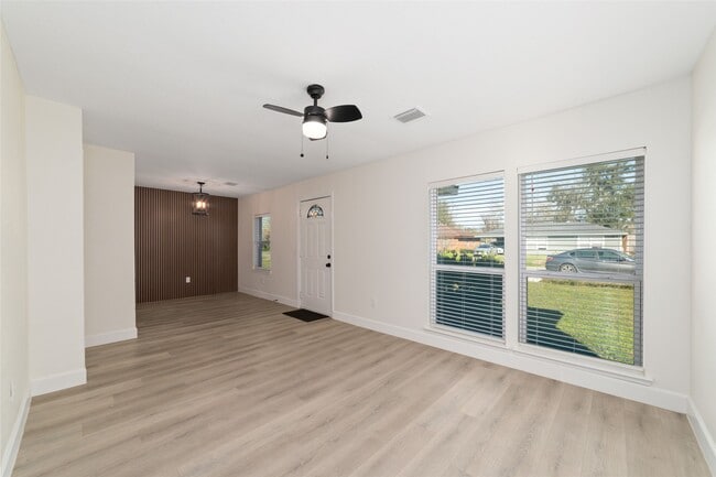 Foto del edificio - 714 E 43rd St