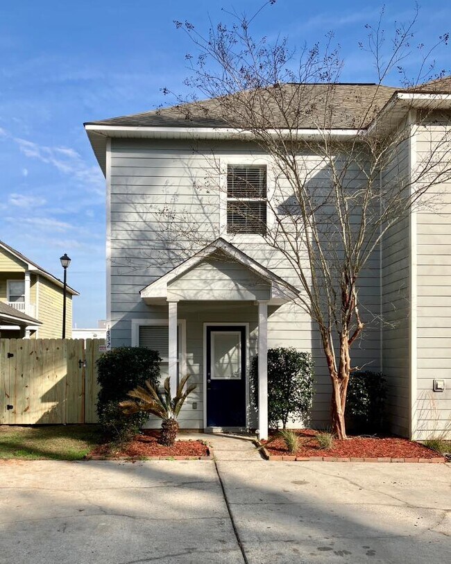 Foto del edificio - 1332 Tropical Cv