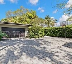 Building Photo - 11220 SW 74th Ave