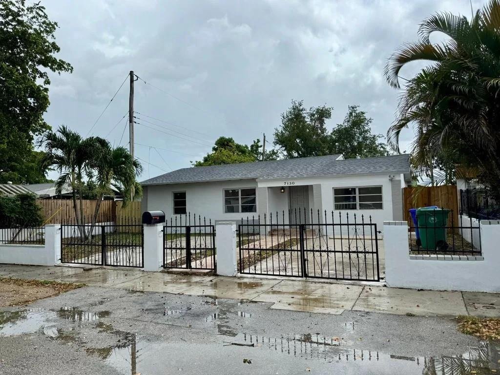 Foto principal - 7130 Southwest 5th Street, Miami, FL 33144...