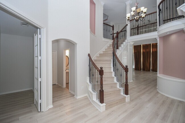 Foto del edificio - 26719 Wolfs Hill Ln