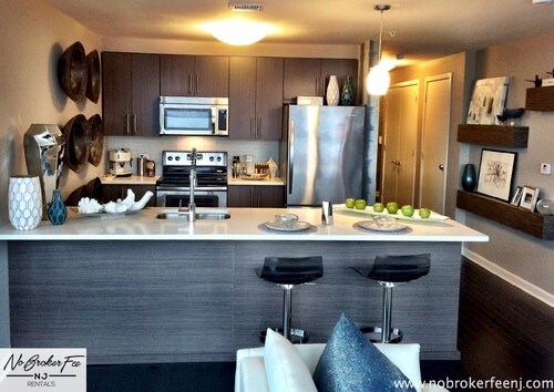 Building Photo - 12 Regency Pl