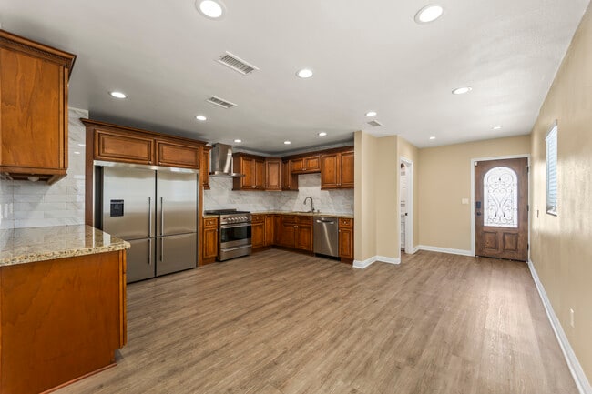 Large open kitchen - 12938 Jefferson Ave
