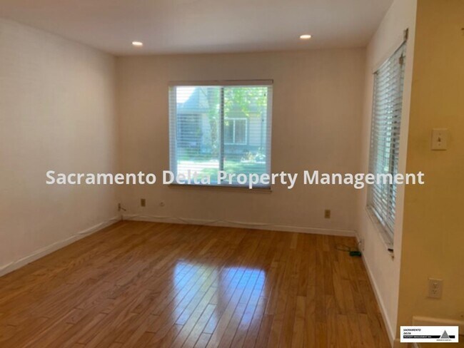 Foto del edificio - Updated 3 Bedroom Townhome in North Tahoe Park