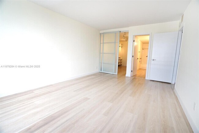 Foto del edificio - 2500 Parkview Dr