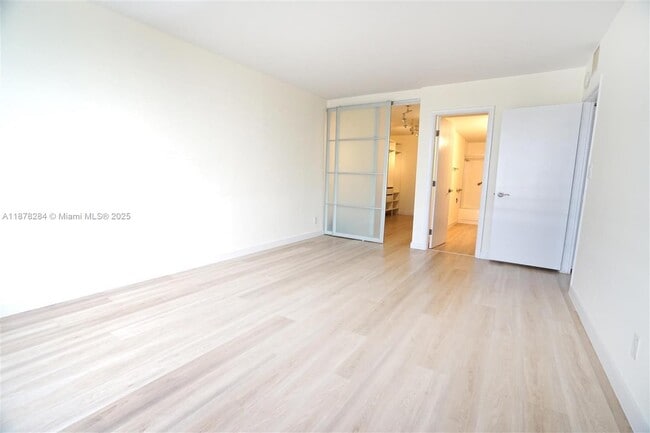 Building Photo - 2500 Parkview Dr