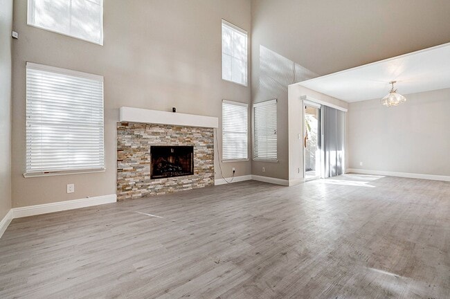 Building Photo - Gorgeous 2 Bedroom home in Desert Shores Racquet Club!
