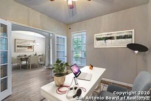 Foto del edificio - 133 Deer Wood Oaks