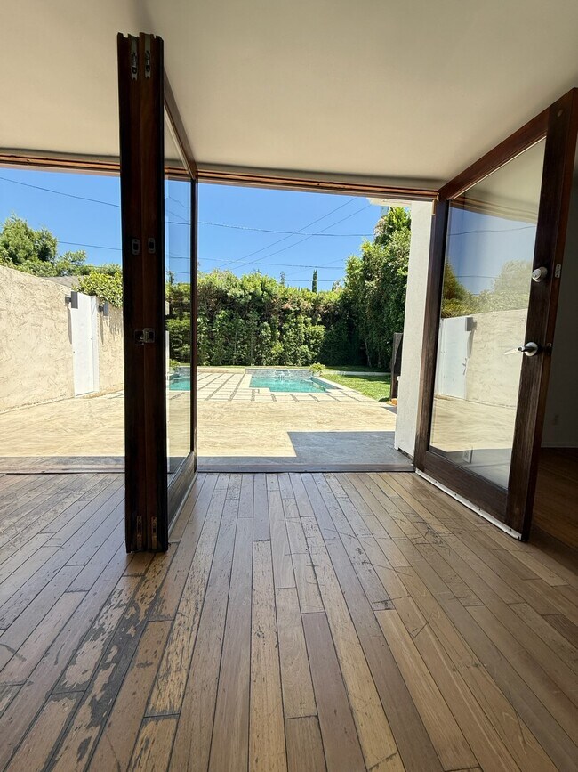 Foto del edificio - 3964 Goodland Pl