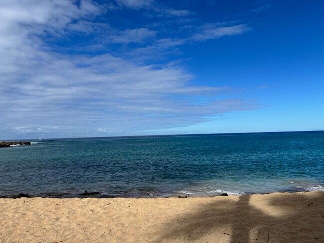 Building Photo - MAKAHA BEACH CABANAS
