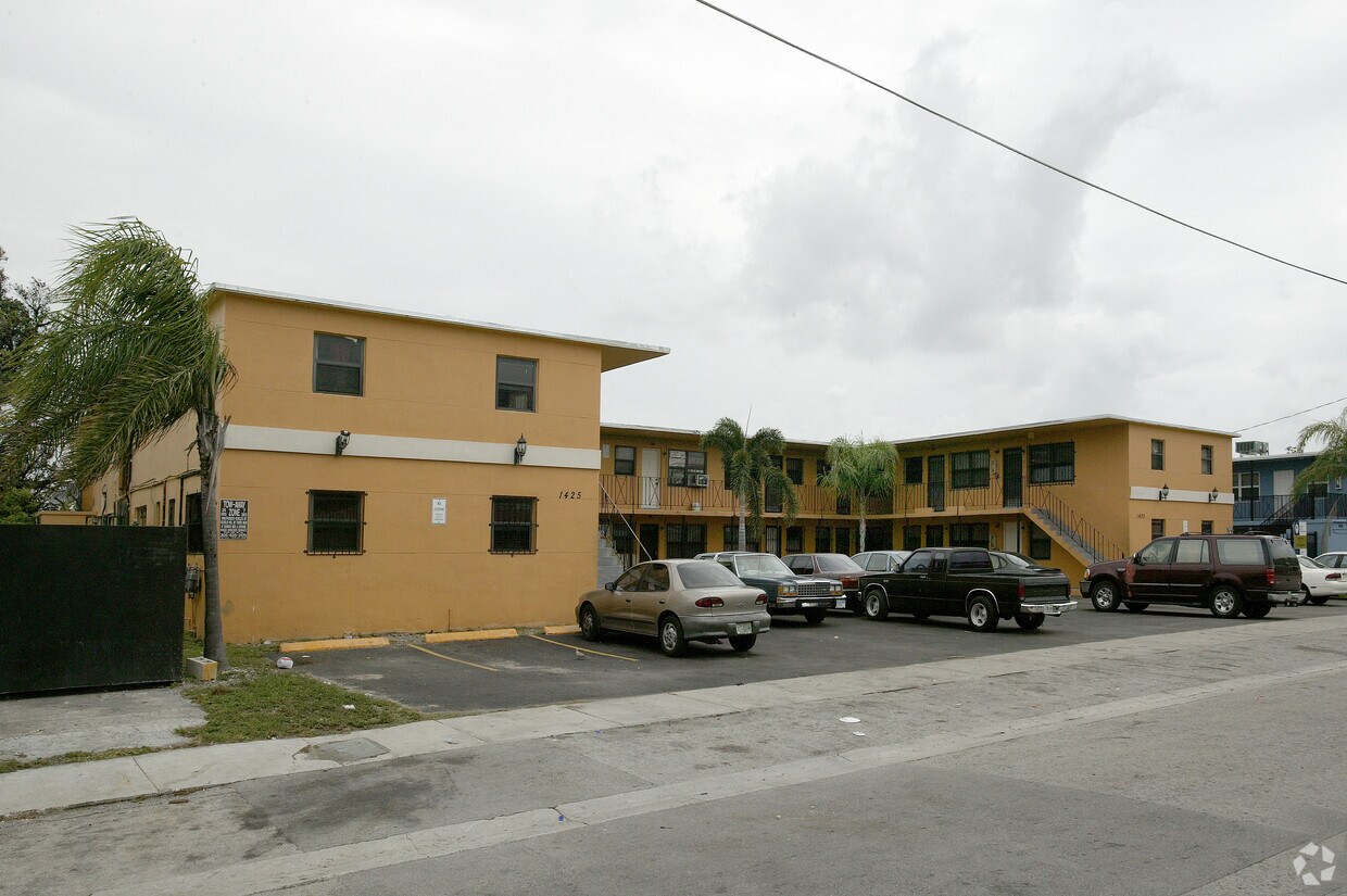 Primary Photo - Ankh & Sun Apartments