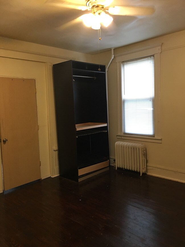 Building Photo - 34 Smith St