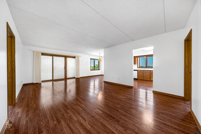 Building Photo - 5555 N Cumberland Ave