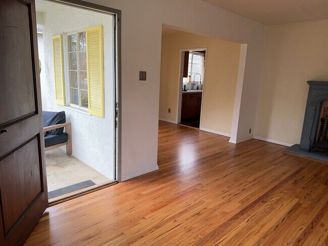 Foto del edificio - 3243 Mountain View Ave