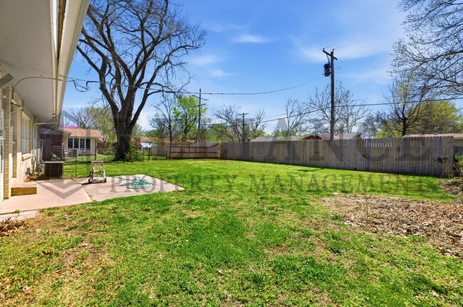 Building Photo - 9711 W Birch Ln