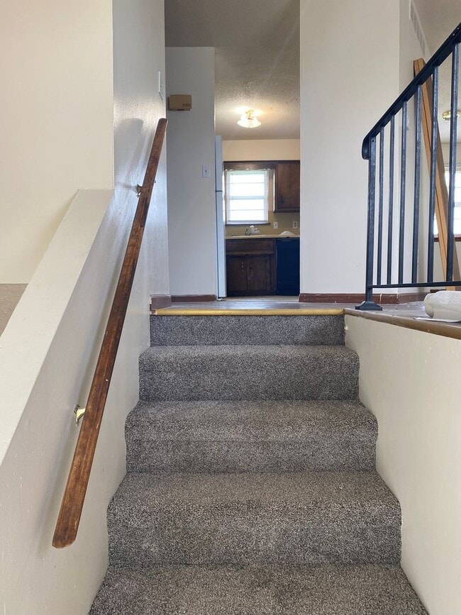 Building Photo - 1542 S Sonora Dr
