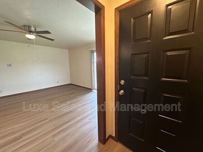 Foto del edificio - 8310 NW 8th St