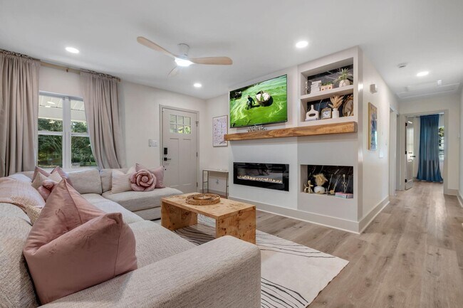 Foto del edificio - 2412 Surrey St