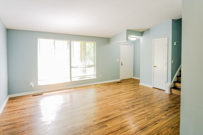 Building Photo - Gorgeous Split Level in North Charleston!