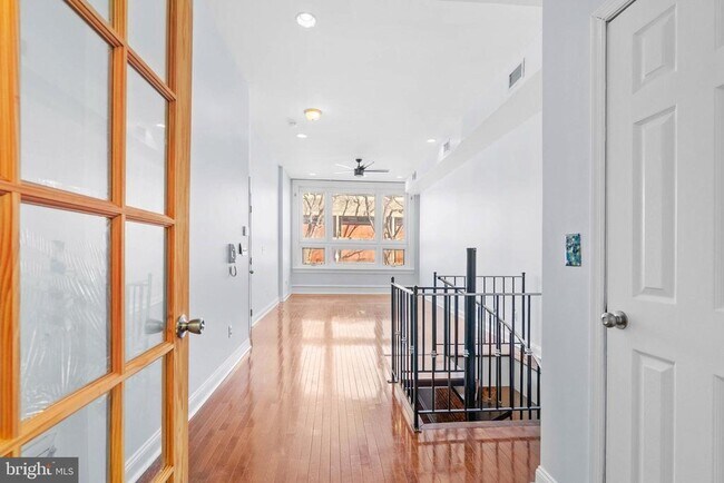 Foto del edificio - 1712 W Girard Ave