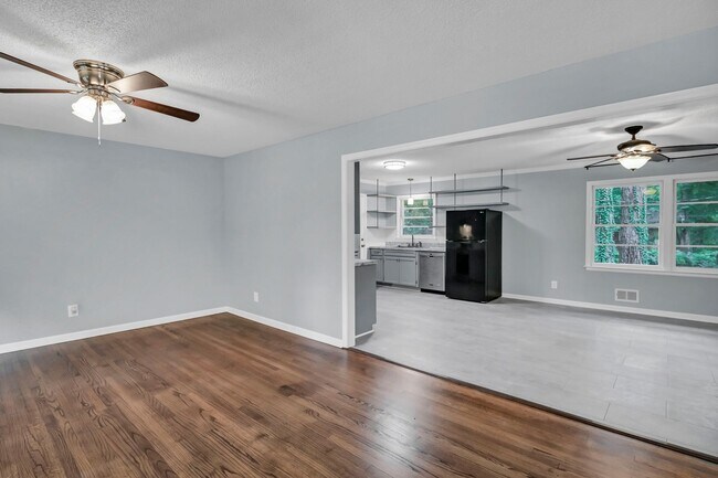 Foto del edificio - Newly Updated 3 Bedroom Home with Spacious...