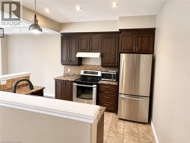 Photo du bâtiment - UPPER-313 FEATHERSTONE Crescent