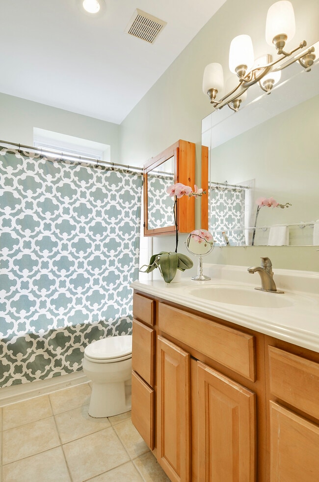 Master bathroom - 3538 10th St NW