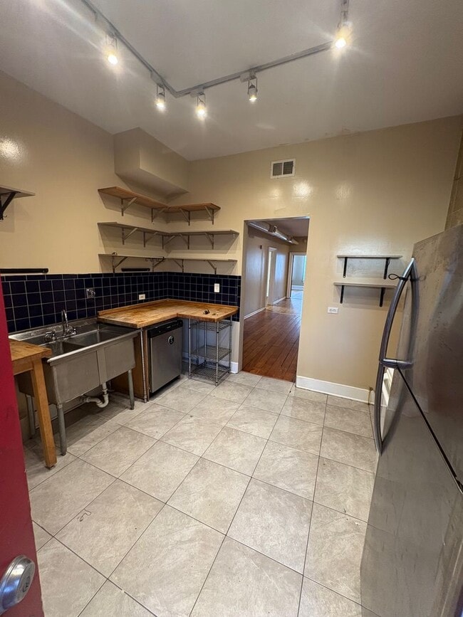 Foto del edificio - 1154 W 18th St