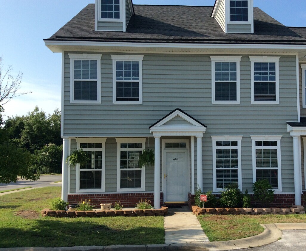 Primary Photo - 601 Atkinson Dr