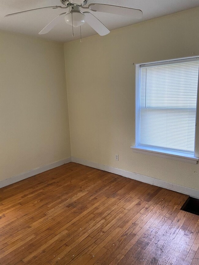 Building Photo - 958 Ecorse Rd