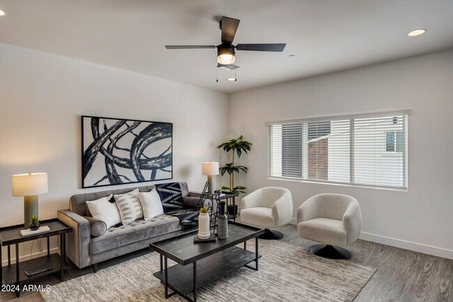 Foto del edificio - 3645 E Earll Dr