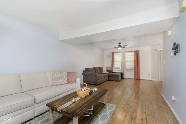 Foto del edificio - 266 E Pine Ridge Dr