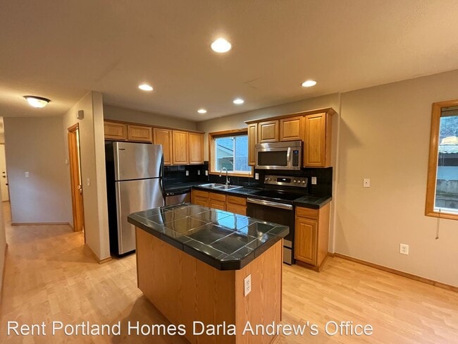 Building Photo - 3 br, 2.5 bath House - 6046 SE Malden Street