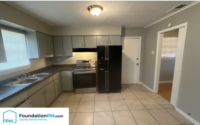 Building Photo - 3026 Capri St