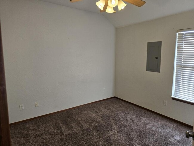 Foto del edificio - 902 SW 37th St