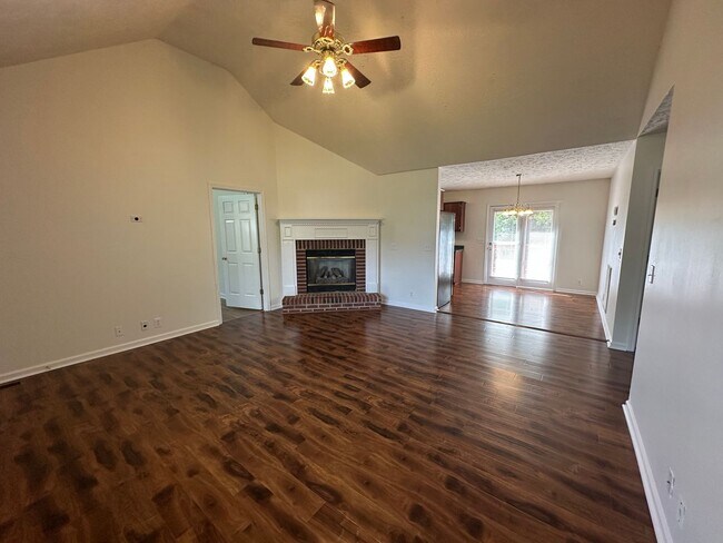 Foto del edificio - Charming 3 Bed 2 Bath Home In Murfreesboro