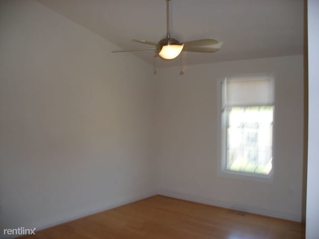 Building Photo - 3 br, 2 bath House - 321 Timothy Ln.
