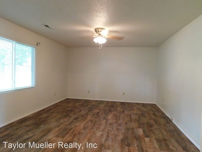 Building Photo - 3 br, 2 bath House - 113 Quaker Dr